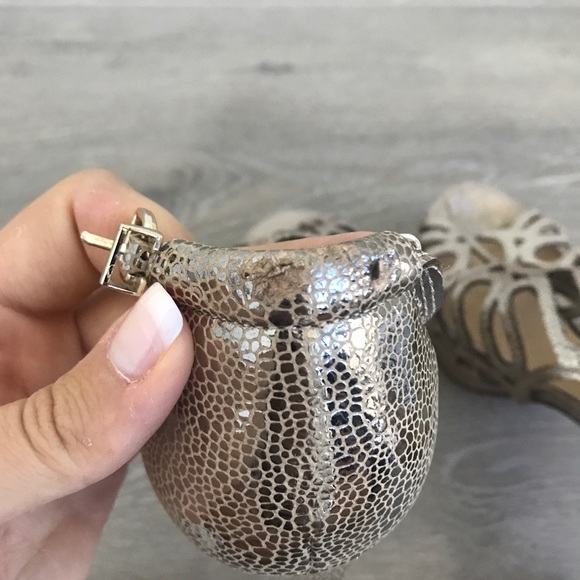 Gianni Bini gold champagne heels sandals - Picture 7 of 9